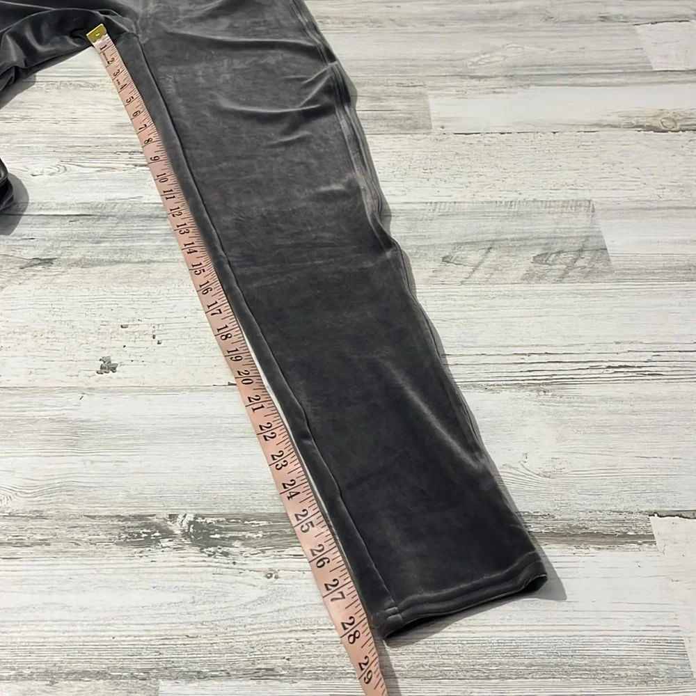 Spanx Gray Velvet Leggings Size Large NWT - Picture 10 of 10